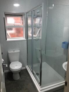 15 Falmouth Shower room.jpg