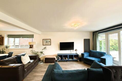 Lounge Area Richmond Rd Romiley. O'Connor Bowden