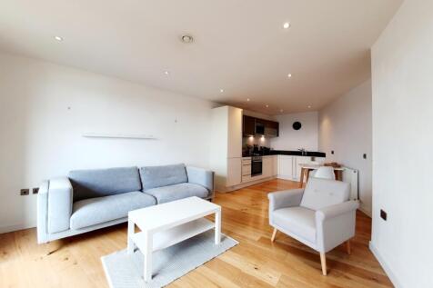A well-presented two bedroom, two bathroom apartment in Candle House. Inclusive of Heating and Water bills. South-West facing balcony with river views. Furnished to a high standard. Available 10/08/20