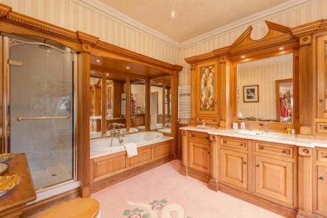 Highcliffe Manor Bedroom 1-5.jpg