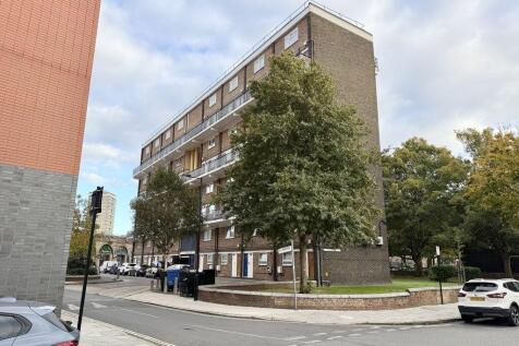 St Saviours Estate, SE1 photo 4