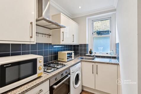 Upper Richmond Road West, London photo 2