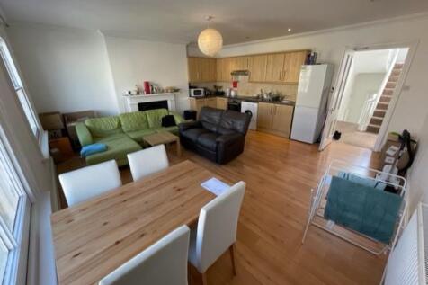 Lounge Kitchen.jpg