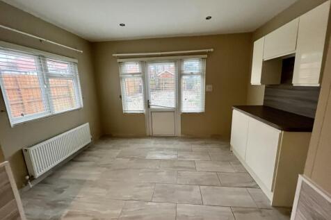 Micklegate Road, Felixstowe, Suffolk, IP11 photo 4