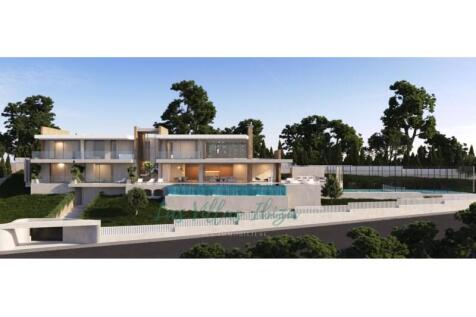 Front_view_of_the_villa