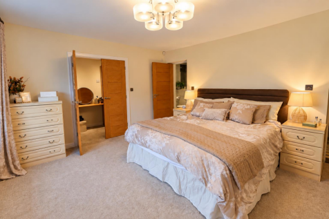 PRINCIPAL BEDROOM