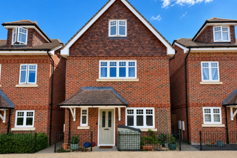 EweMove Estate Agents Basingstoke - 3 Stanton Cour