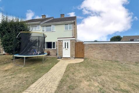 Yateley, GU46 - property photo