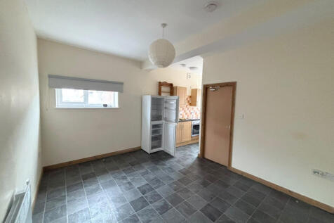 1 bedroom upstairs flat for rent