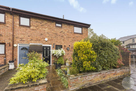 Wilmslow, SK9 - property photo