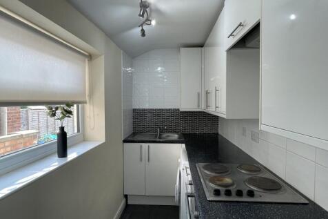 Wilson St // 3 Bed // SEPT 2026 photo 3