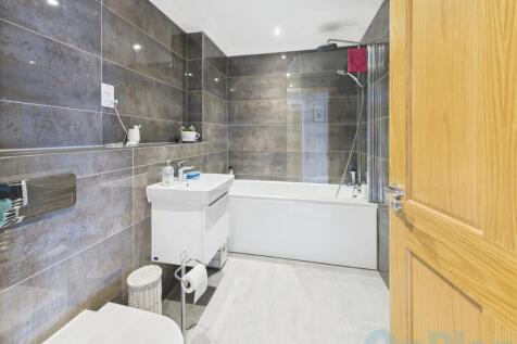 CAM04024G0-PR0028-STILL033