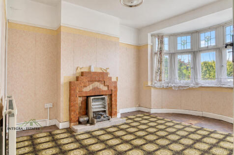 catford_se6_bay_window_room_tiled_fireplace_04