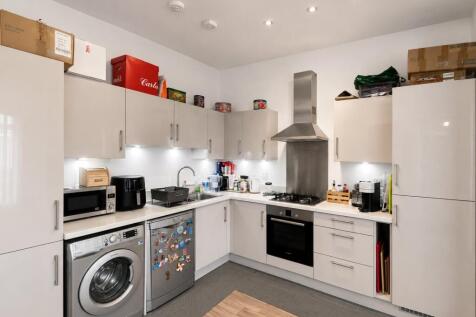 Hollymoor Lane, Epsom, Surrey, KT19 photo 4