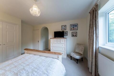 17 Woodham Close-030.jpg