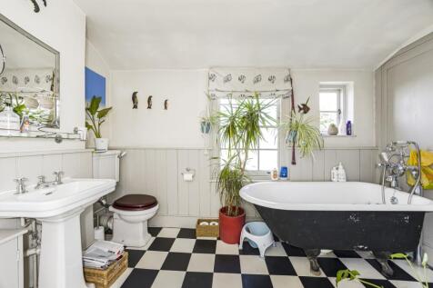 Maidenstone Hill ...