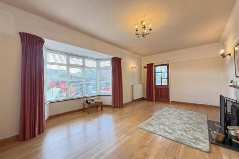 Southwell Road 6 - Lounge Front.jpg