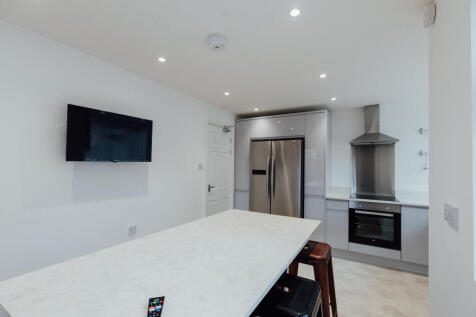5-bed house on Lansdowne Drive, Loughborough, £2,383/mo