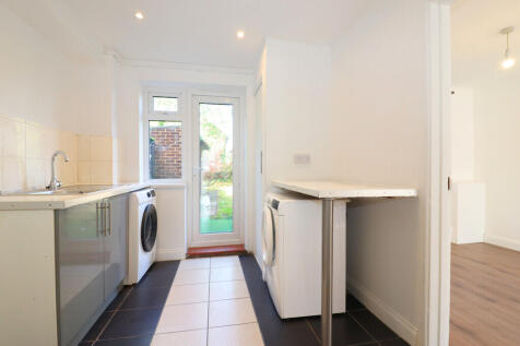 Tolworth Rise North, Surbiton photo 4