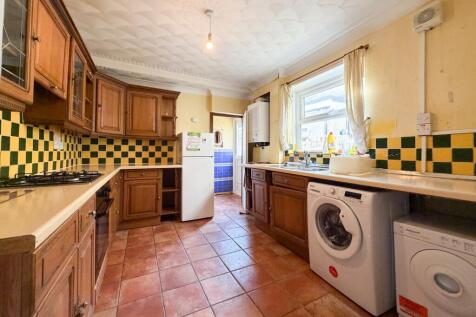 Call 02920 668585 to secure your viewing _3