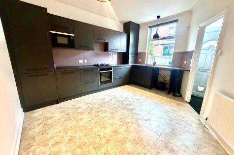 Modern Fitted Dining Kitchen: