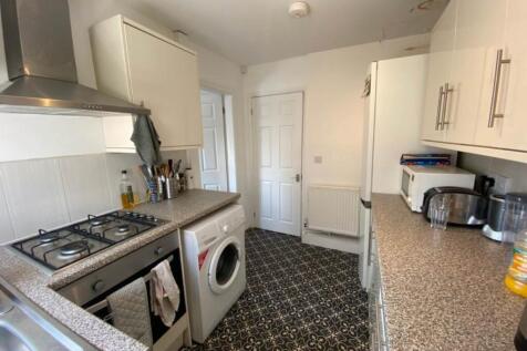 Tinshill Lane (Room 2), Horsforth, Leeds photo 4