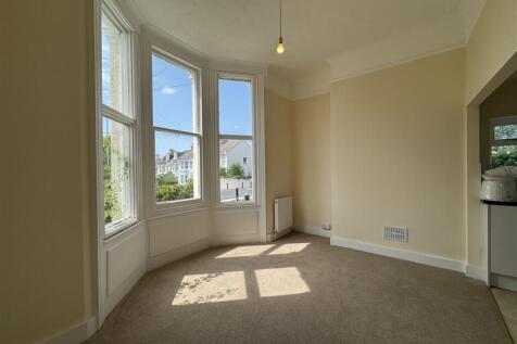 Open plan living / kitchen