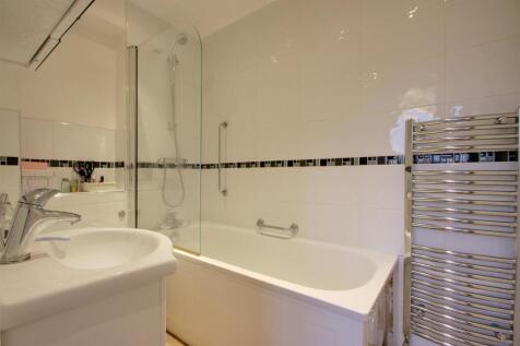 En Suite (Bed 3).jpg