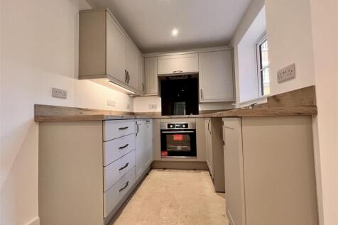 Kitchen/Dining Room: