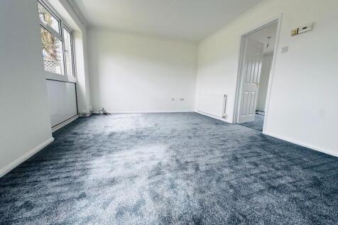 Fenwick Road, Houghton Regis, Central Bedfordshire photo 3