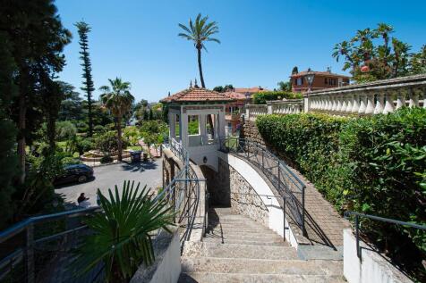 Staircase of the bui