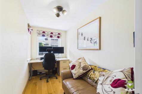 CAM03778G0-PR0233-STILL021