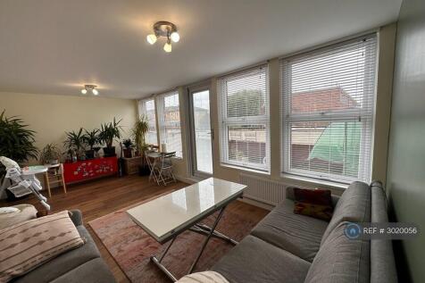 Lounge / Dining Area