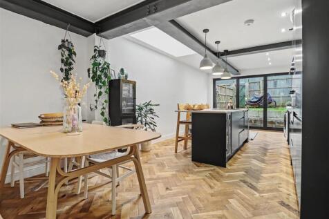 kitchen/dining/family room