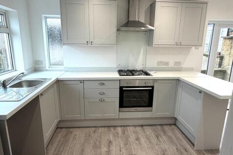 21 Elm Tree Crescent, Dronfield S18 2HD photo 3