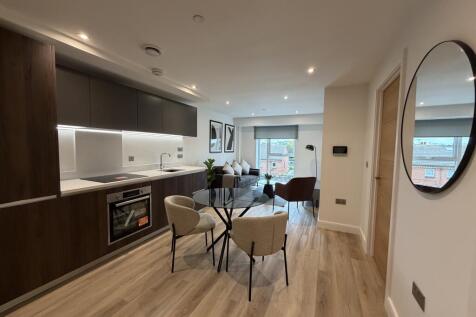 Studio flat on Apt 79 The Mount, Richmond Hill Approach, Richmond Hill, Leeds, £870/mo