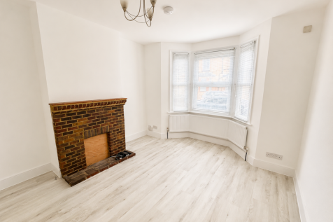 Glebe Road, Egham, Surrey, TW20 photo 3