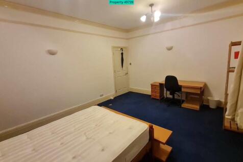 King Edwards Place, London, W3 photo 3