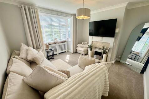 Lounge towards window.jpg