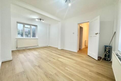Walnut Avenue, Southampton, Hampshire, SO18 photo 4