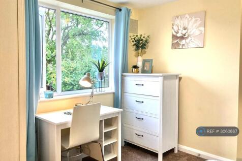 Rowtown, Addlestone, KT15 photo 4