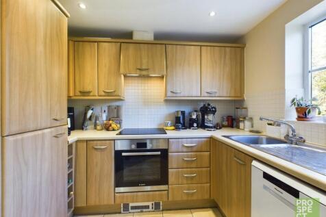 Kingswood Close, Camberley, Surrey, GU15 photo 4