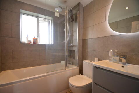 Boscombe Close, Egham photo 4