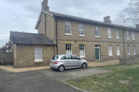 4-bed house on Horseshoe Crescent, Shoeburyness, Southend-on-Sea, Essex, SS3, £1,995/mo