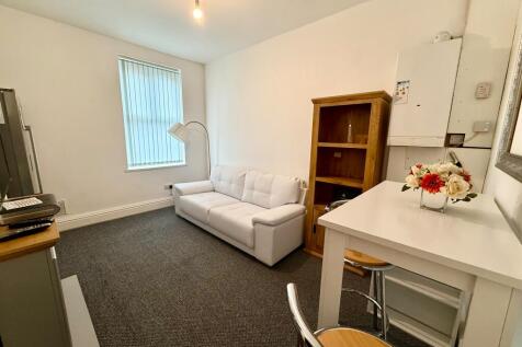 Room 5, Moss Lane East, Manchester M14 photo 3