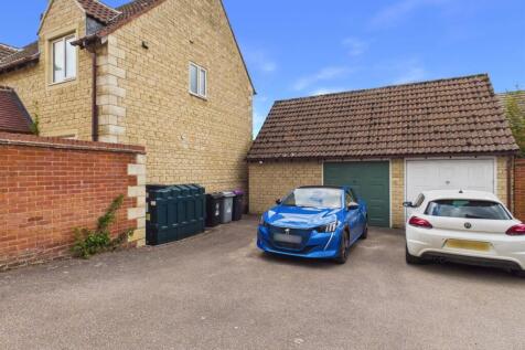 Single Garage and Parking for 2 Vehicles