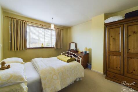 CAM02127G0-PR0266-STILL016