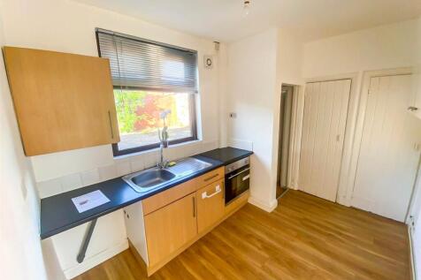 Whitehead Crescent, Bury, BL8 photo 3