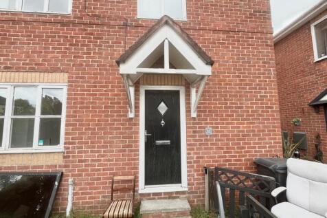 2 Bed Semi-Detached House to Let - 32 Bluebell Wy