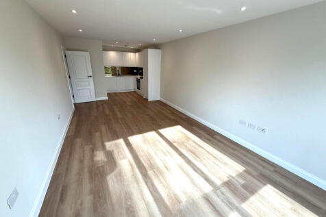 177 179 High Road,  Chigwell, IG7 photo 3